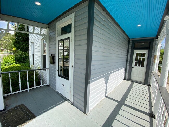 Building Photo - Renovated House in the Old North!