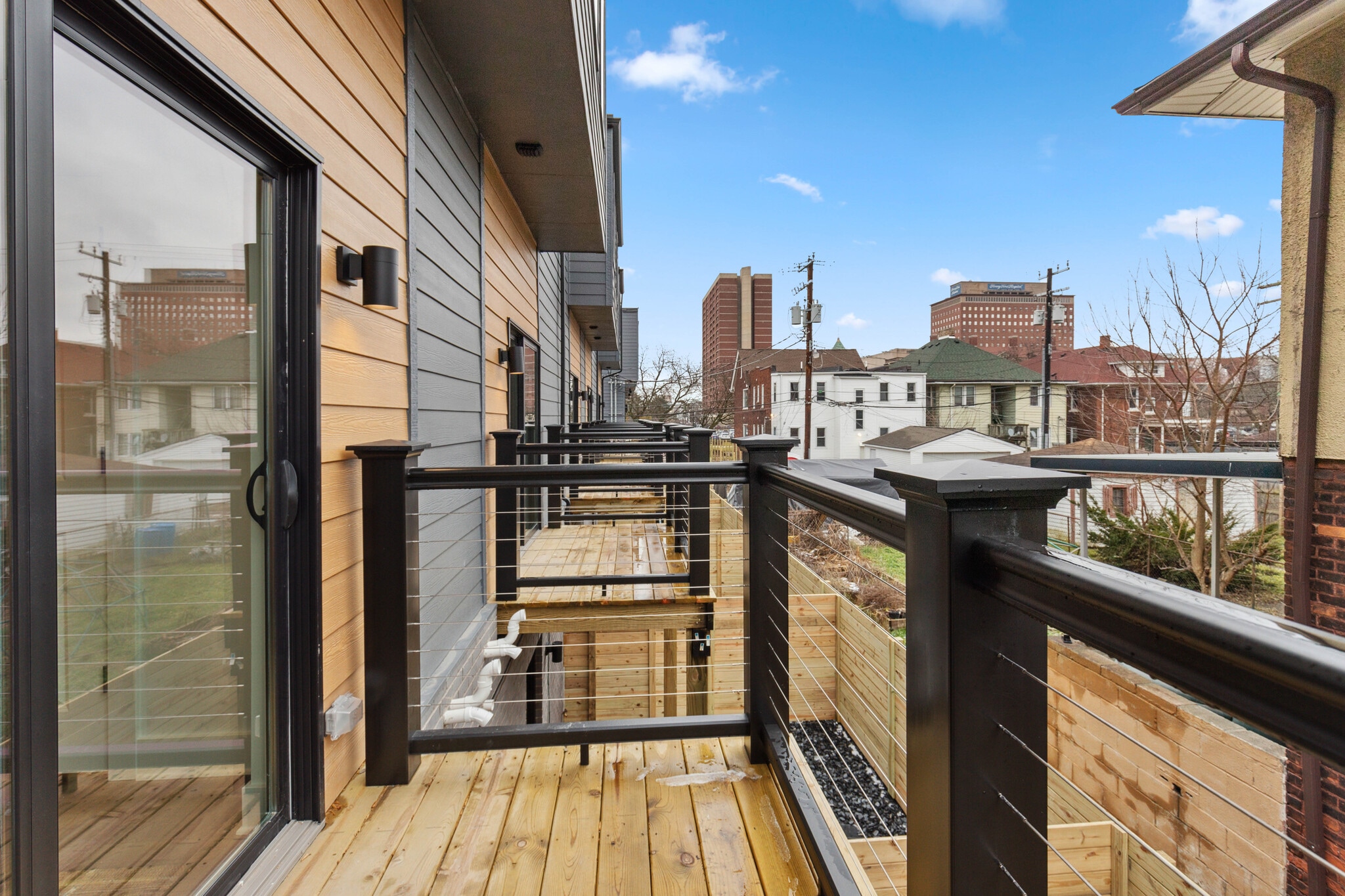 Building Photo - 1547 Pallister St