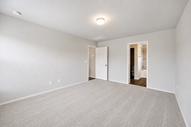 Building Photo - 7907 Hollow Root Ln