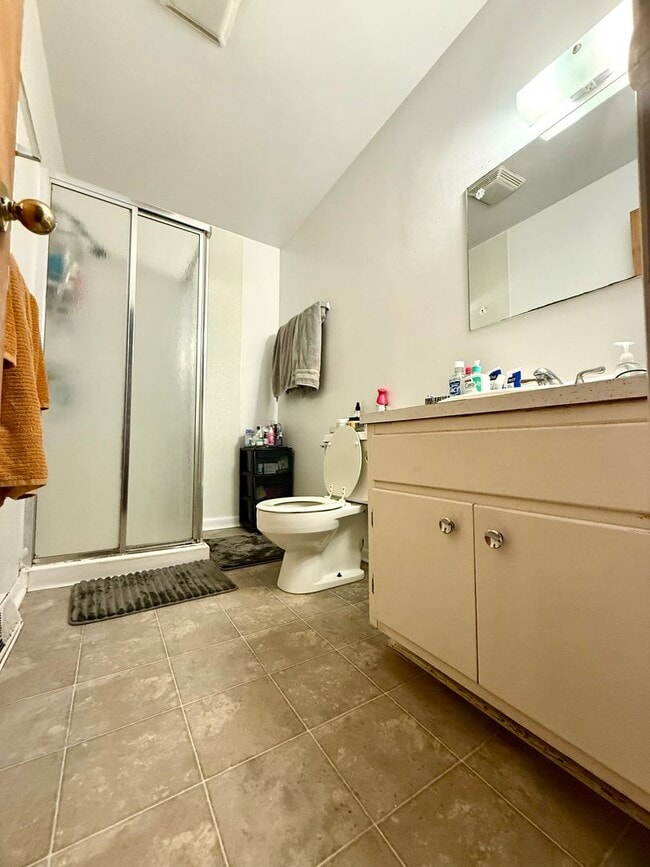 Building Photo - 4 Bedroom Home Avail August 2026!  Monthly...