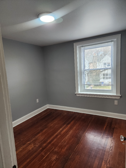 Building Photo - 380 Vernon Rd