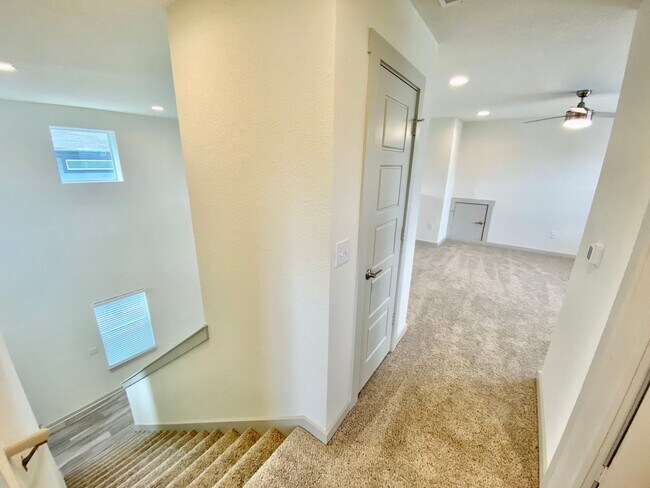 Building Photo - Beautiful 3bed/2.5bath in Northeast Austin!!