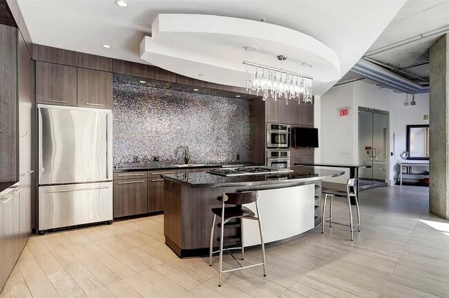 Building Photo - 1901 Post Oak Blvd