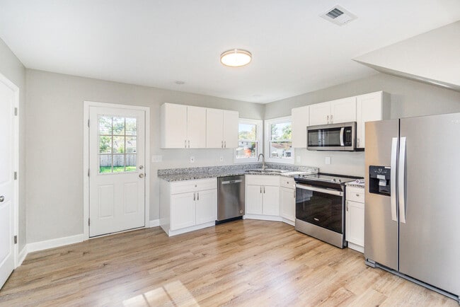 Building Photo - 358 Sheridan Dr