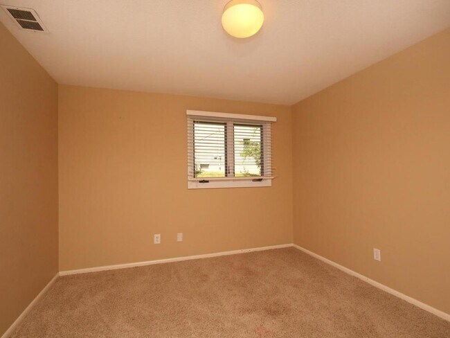 Building Photo - 15712 Wing Lake Dr