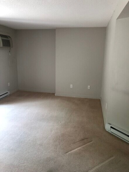 Building Photo - 1473 Stafford Rd