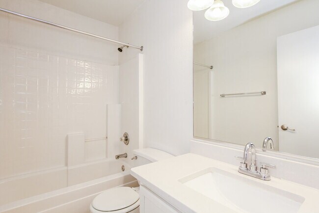 Building Photo - 4614 N 92nd Ln