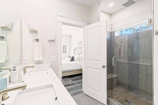 Building Photo - 24 Beach View Dr