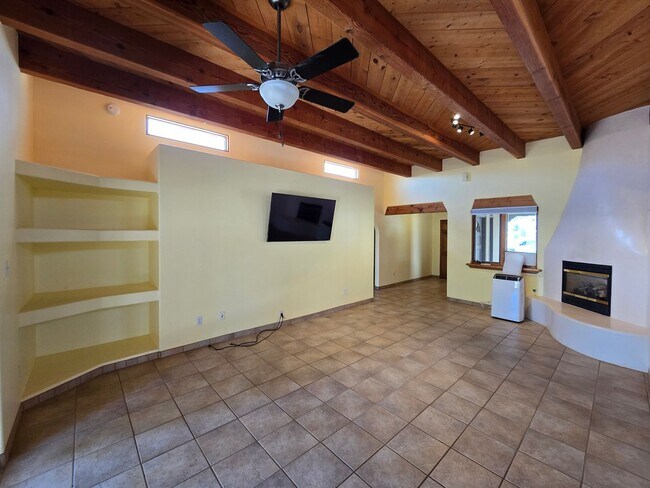 Building Photo - 19 Camerada Rd