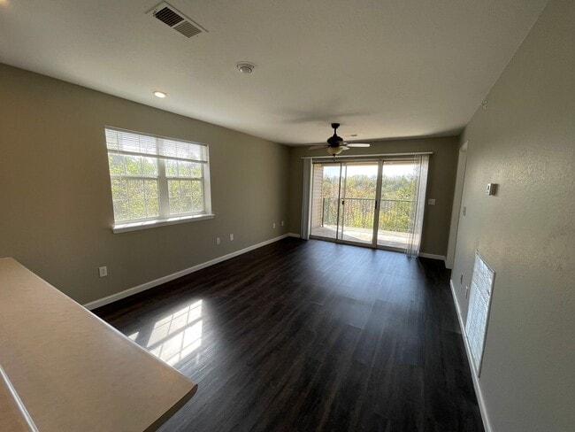 Building Photo - 2 bedroom 2 bath Apartment for Rent in Branson, Missouri -  Walk IN