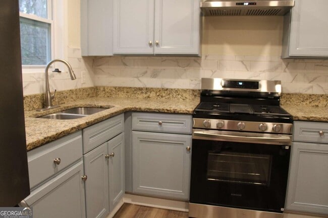 Building Photo - 135 Omega Dr