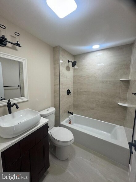 Building Photo - 459 High St