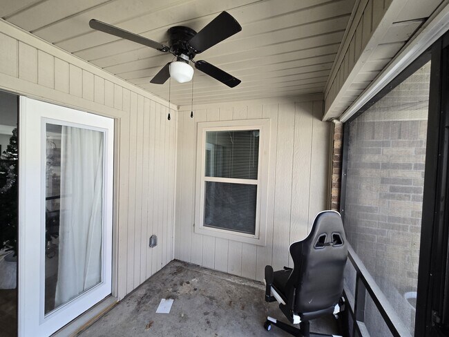 Building Photo - 5509 Edgewater Cir