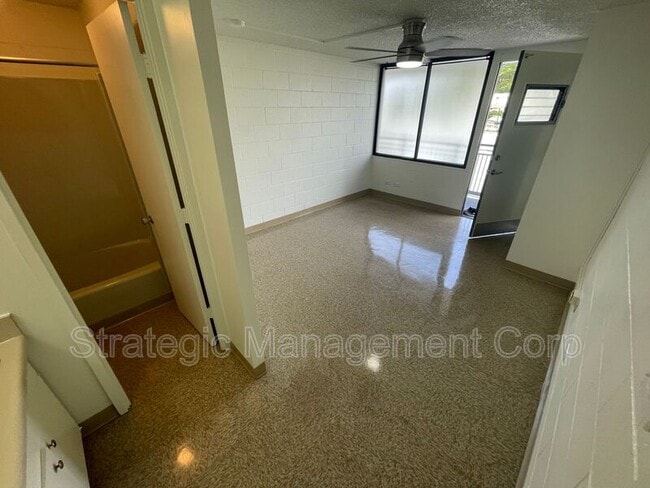 Building Photo - 1301 Lusitana St