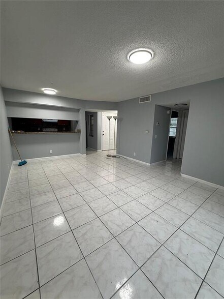 Building Photo - 11580 NW 43rd Ct