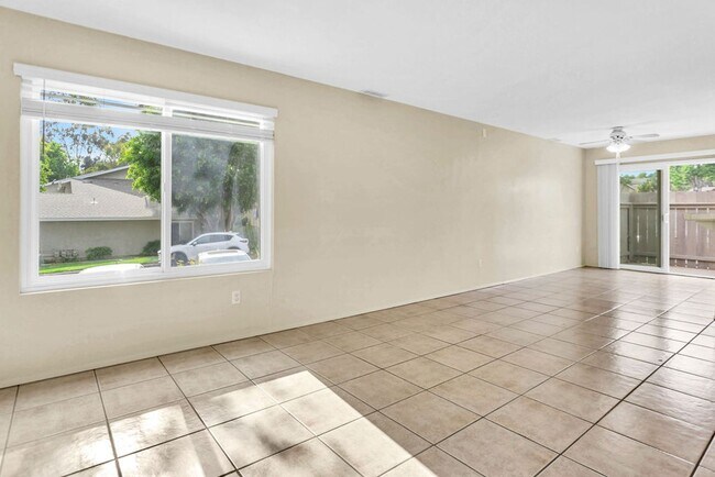Building Photo - Nice two bedroom/one bath townhome in UTC....