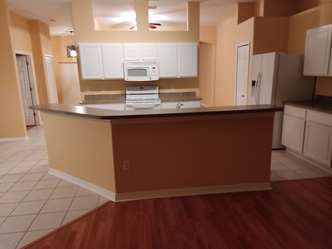 Building Photo - 17 Ziegler Pl