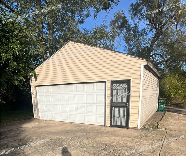 Building Photo - 677 Tyler St