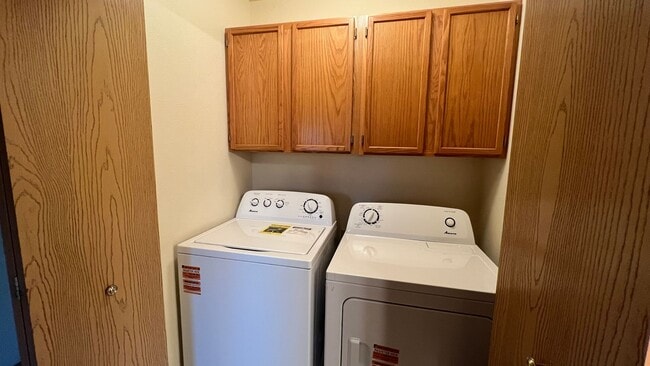 Building Photo - Charming 2-Bedroom Townhome for Rent in Bozeman, MT with Garage