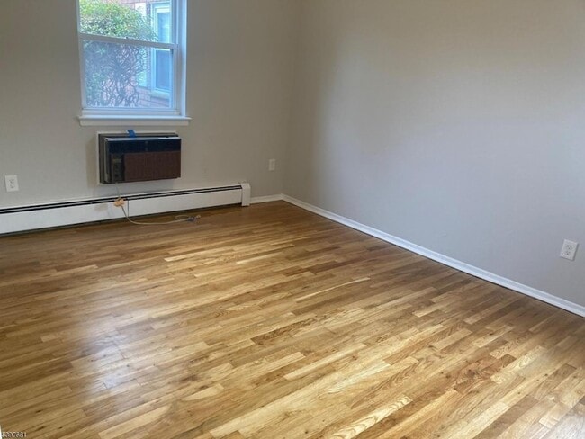 Building Photo - 1165A Valley Rd