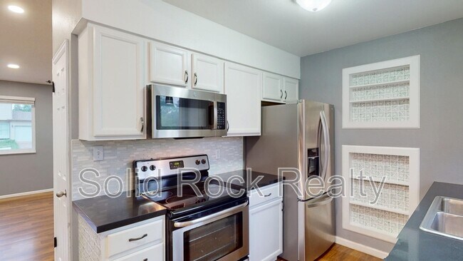 Building Photo - 4817 Ridenour Dr