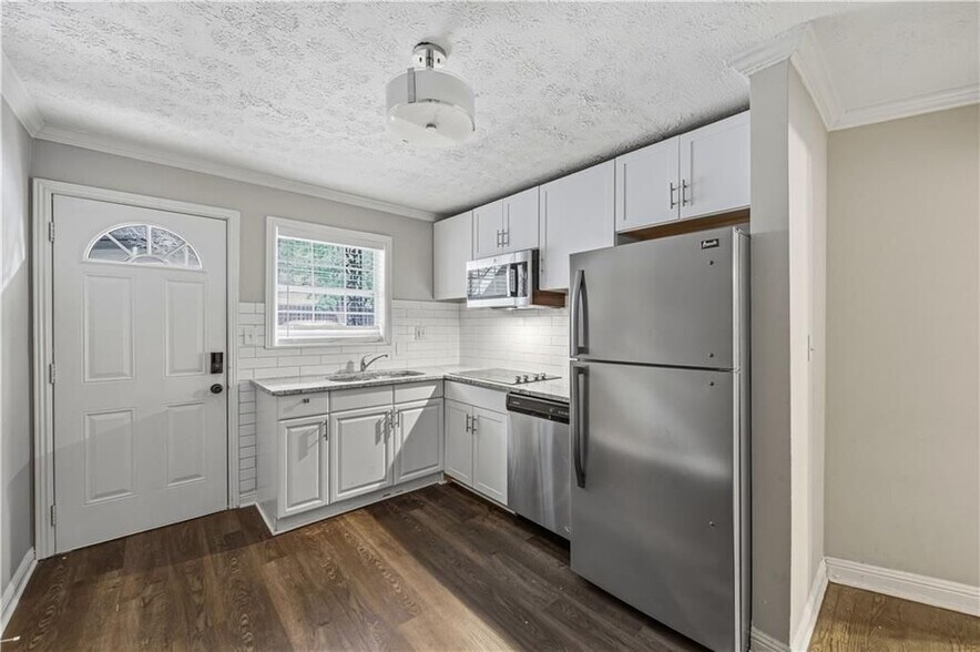 Building Photo - 21 Delmont Dr NE