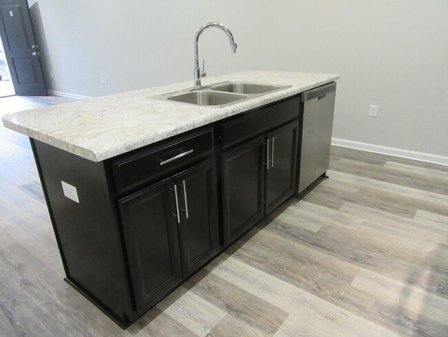 Building Photo - 612 Helen Ave