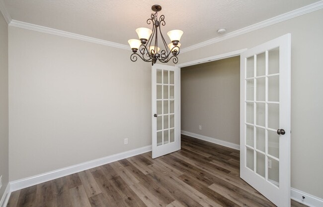 Building Photo - 823 Landing Dr