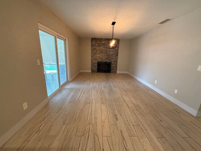 Building Photo - 602 Pine Forest Dr