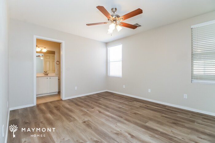 Building Photo - 1902 S Ocotillo Dr