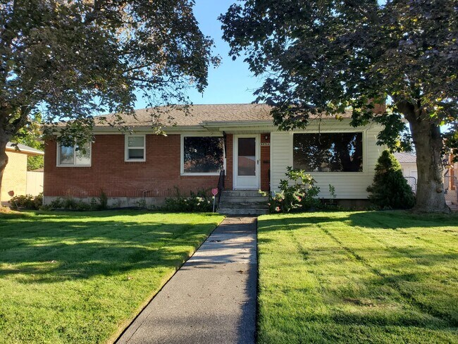 Primary Photo - Charming 4 BR/ 2 BA North Spokane Home