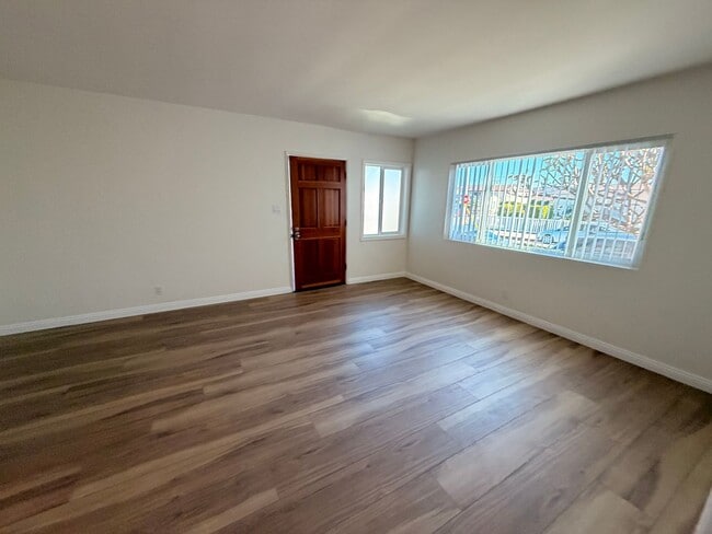 Building Photo - Completely Remodeled 2 Bed, 1 Bath in San Pedro w/ Garage Parking!