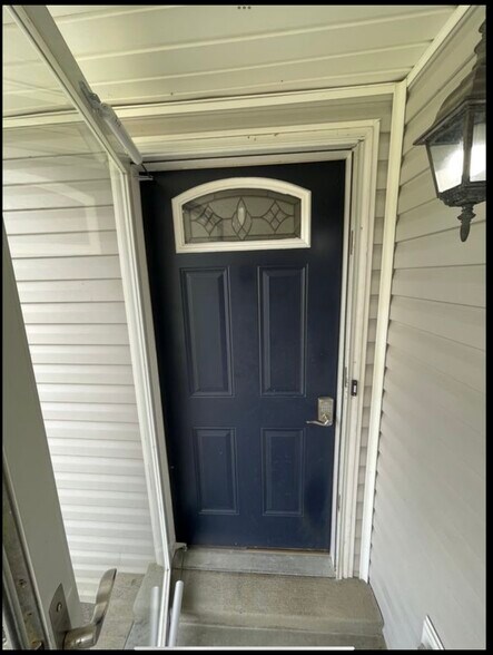 Building Photo - 1053 Red Apple Ct