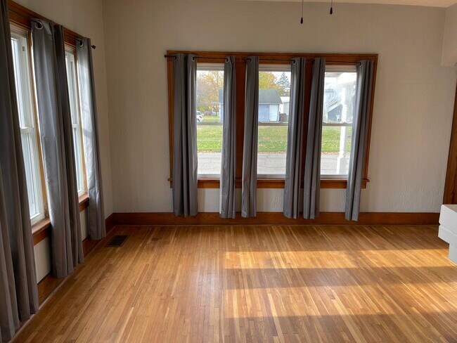 Building Photo - 10 S Preston St