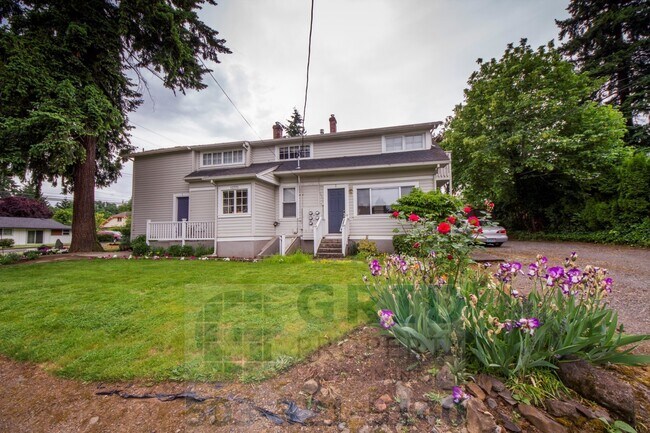 Building Photo - Two Bedroom Apartment Available in Milwaukie - $500 MOVE IN SPECIAL!