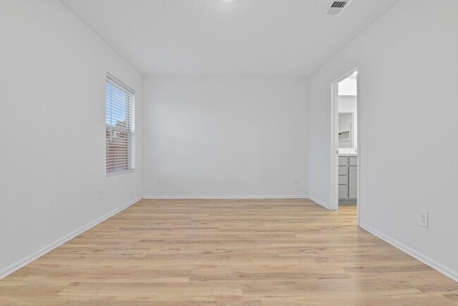 Building Photo - 22156 Juniper Crossing Dr