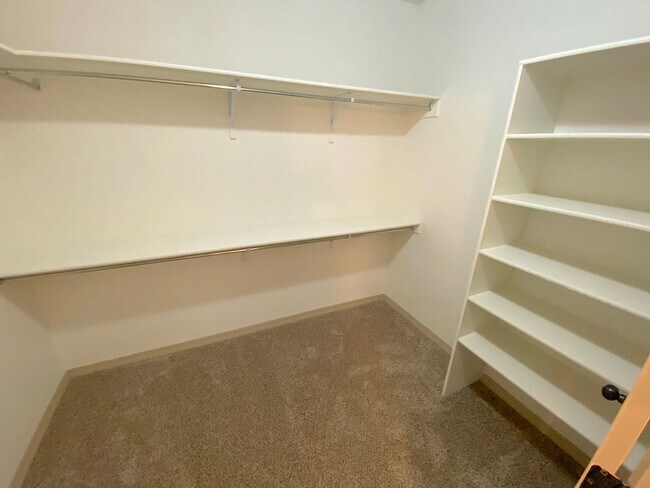 Building Photo - East El Paso 4bed/3bath Refrig A/C