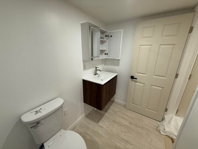 Building Photo - 23 E 44th St