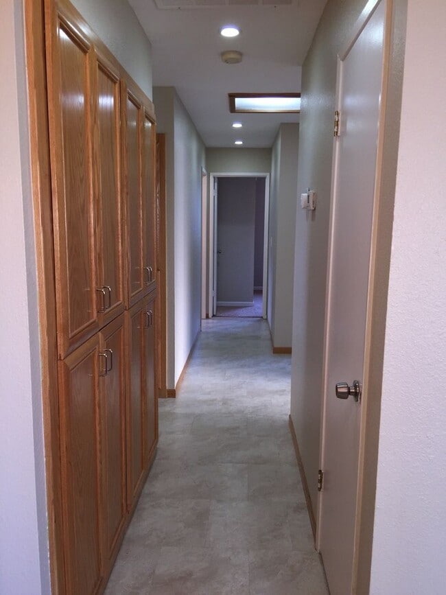 Building Photo - Clean Large 4 Bedroom 2 Bathroom Home For Rent - Section 8 Vouchers Accepted.