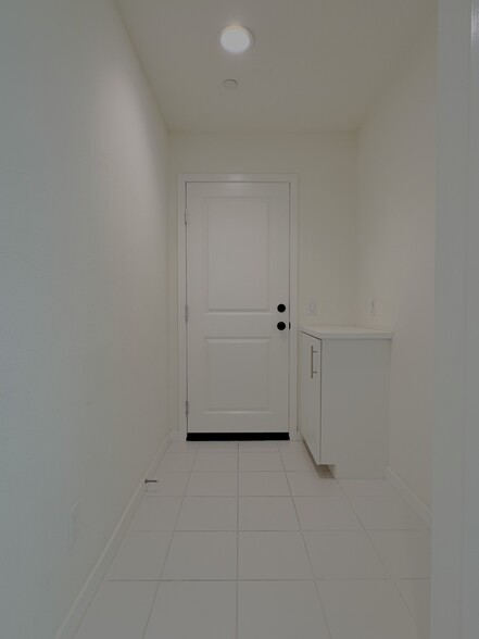 Garage access/from foyer - 2729 Sunrise Way