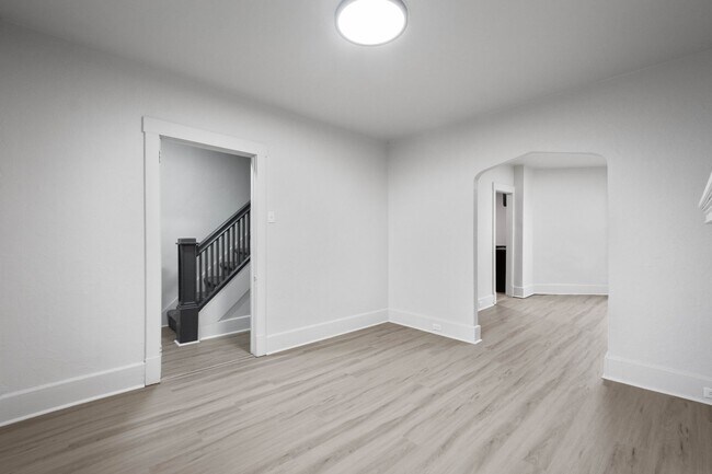 Building Photo - Stunning 4 Bedroom home in Carrick available May 15!