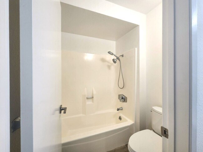 Building Photo - Tranquil Living in a Palo Alto Gem: 1-Bedroom Condo on the Third Floor with In Unit Laundry