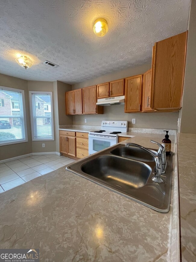 Building Photo - 2962 Stonecrest Ln