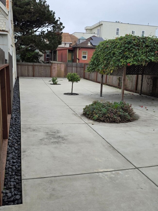 Building Photo - Remodeled Home 2 Blocks from Ocean Beach