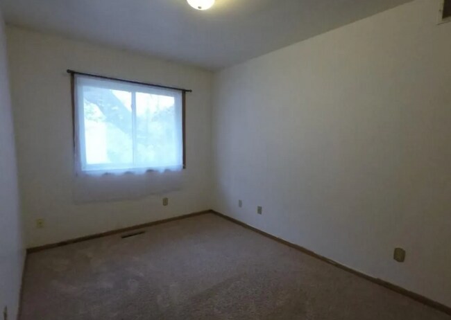 Building Photo - 3526 N Newton Ave