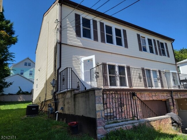 Primary Photo - 15 Newton Pl
