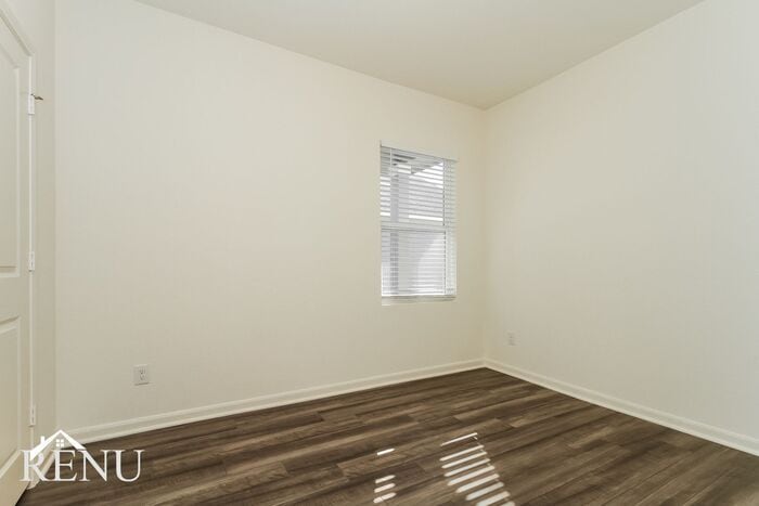 Building Photo - 13615 Summer Light