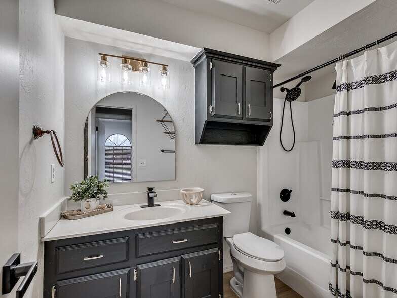 Bathroom - 5301 SE 82nd St