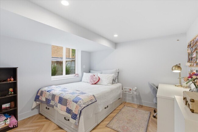 Building Photo - 9237 Lincolnwood Dr