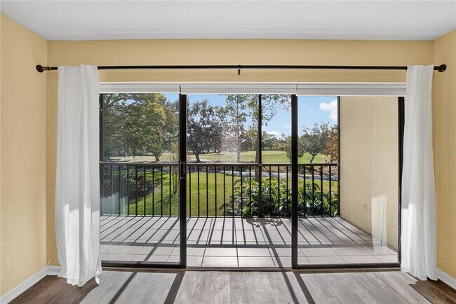 Building Photo - 2900 Cove Cay Dr